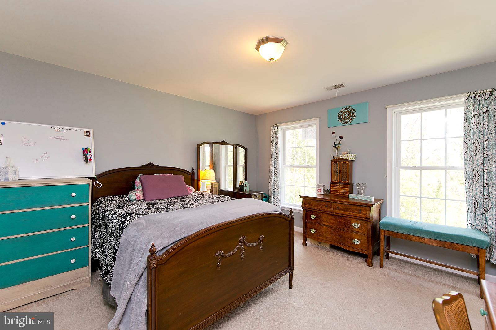 LAKE FRONT ROYAL - Residential