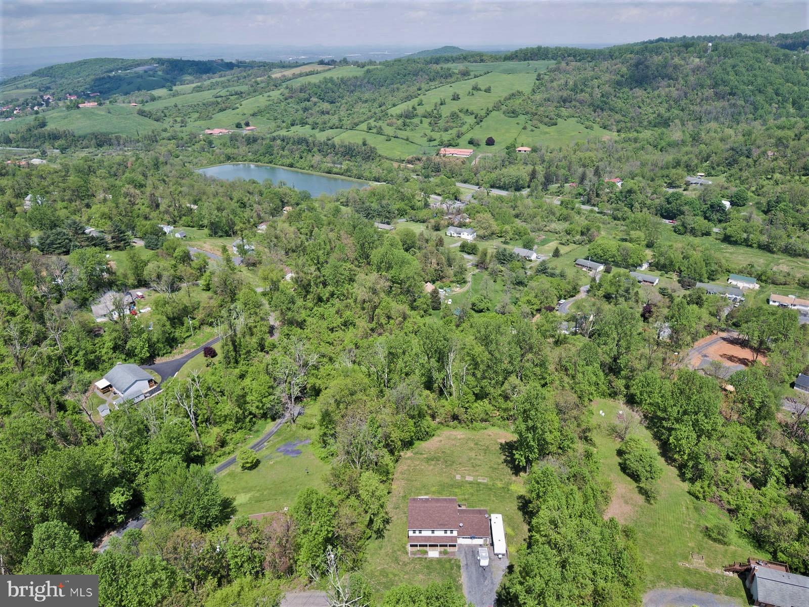 LAKE FRONT ROYAL - Residential