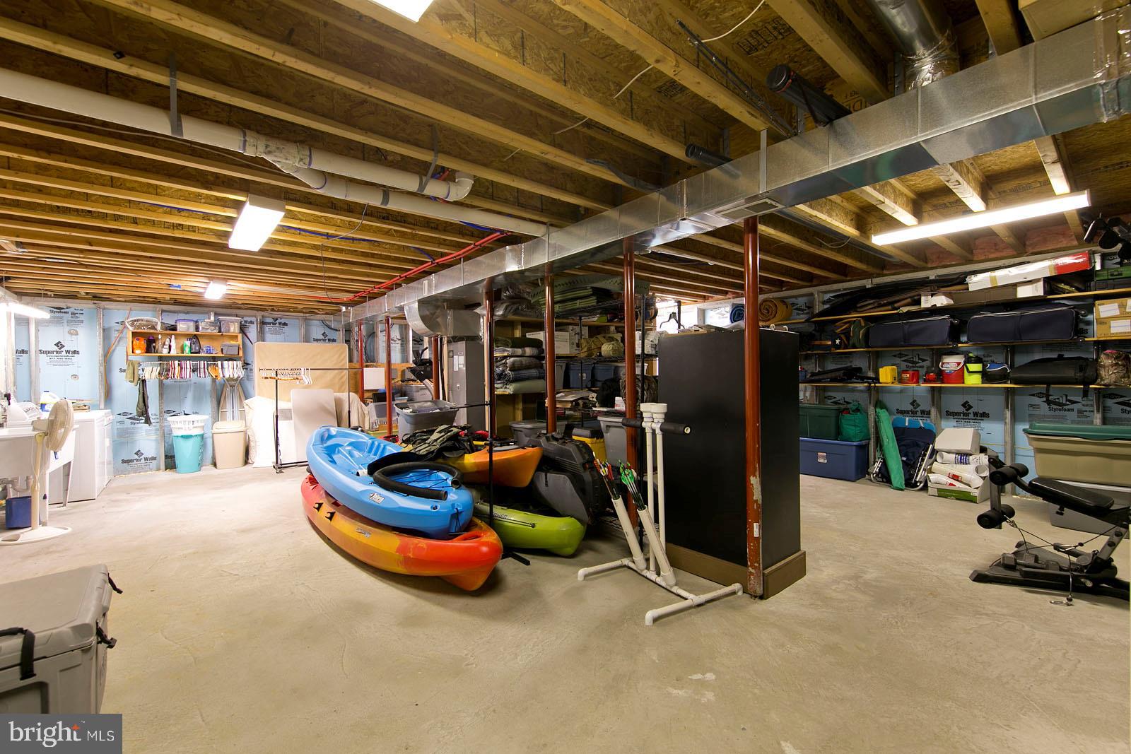 LAKE FRONT ROYAL - Residential