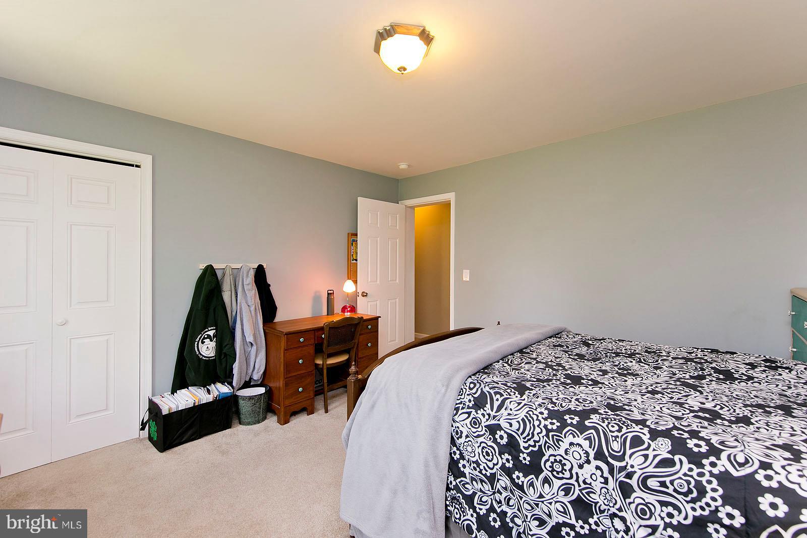 LAKE FRONT ROYAL - Residential