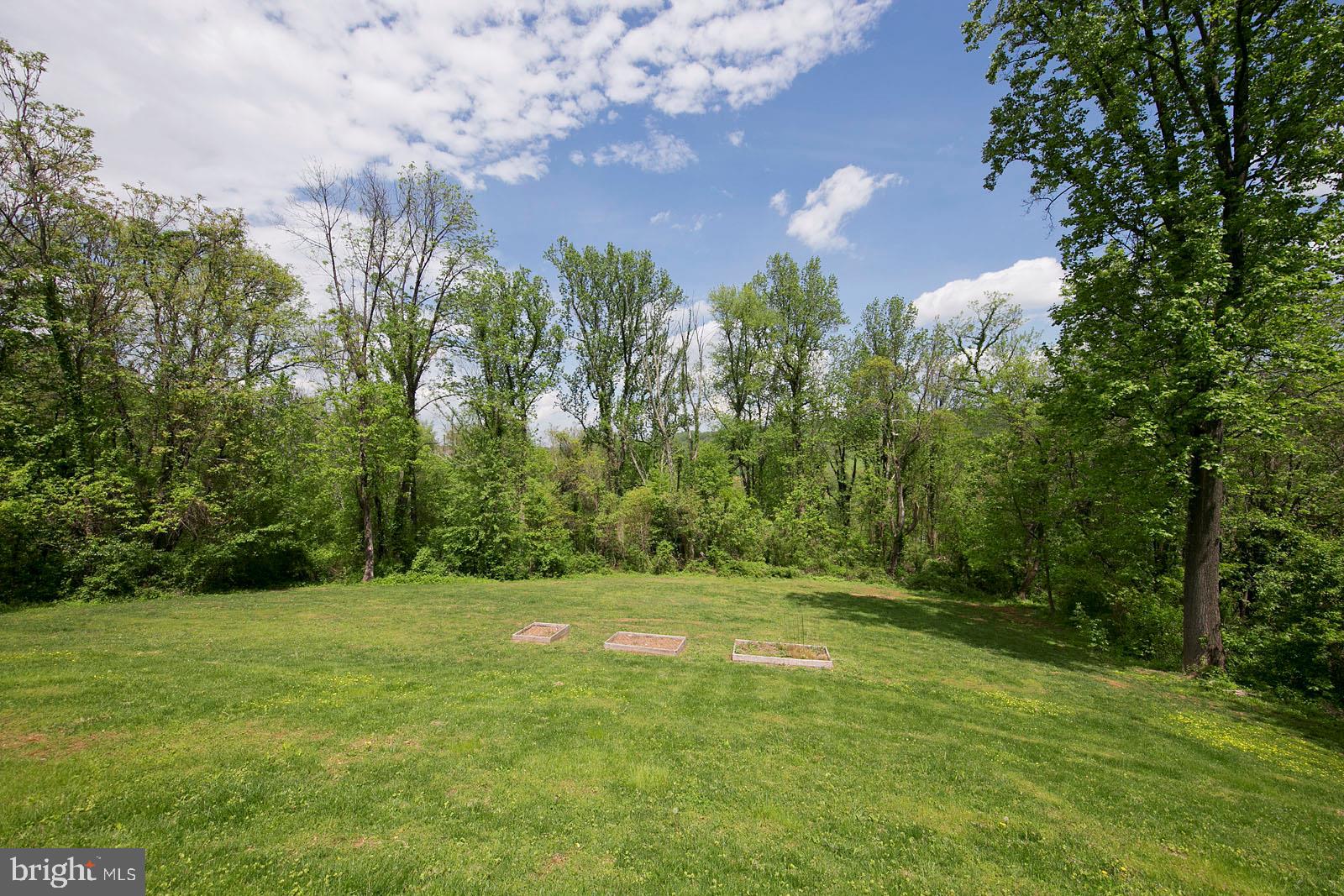 LAKE FRONT ROYAL - Residential