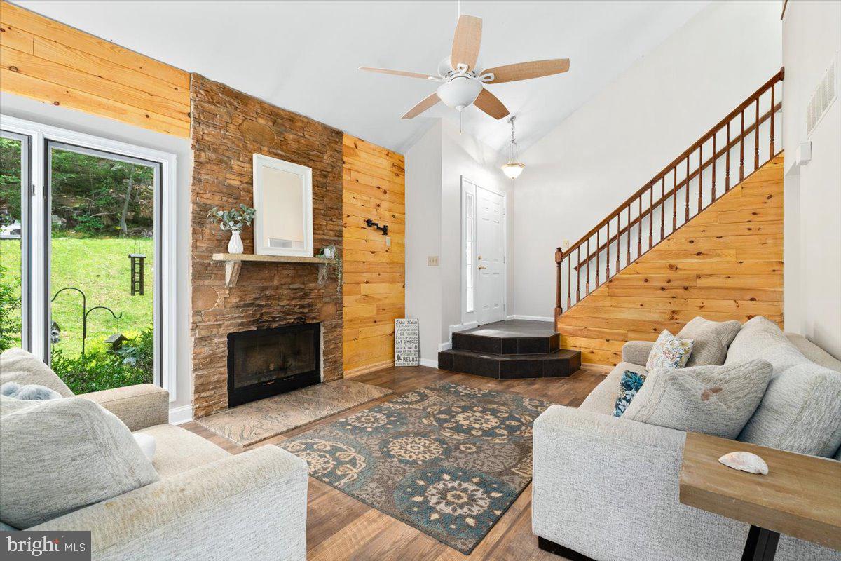 6816 BALMORAL COURT