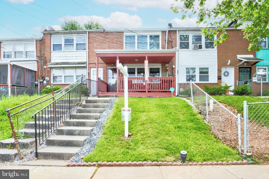 This adorable three Bedroom and one bath fully remodeled home just awaits your family.
The Location of this property is everything- Middle of row unit located on the quietest street in Riverview. Located directly across from the school and playground for the school this property has plenty of street parking and easily accessible to commuter line, downtown, shopping and the airport.
Home has all the upgrades you could possibly imagine .
New Vinyl Fencing, New laminate flooring & carpeting.
Upgraded HVAC systems - New Hot water heater- 
Modern Re-Bath unit for Shower and Vanity with so many more upgrades.
This property will not last long please contact me today for your personal tour!!