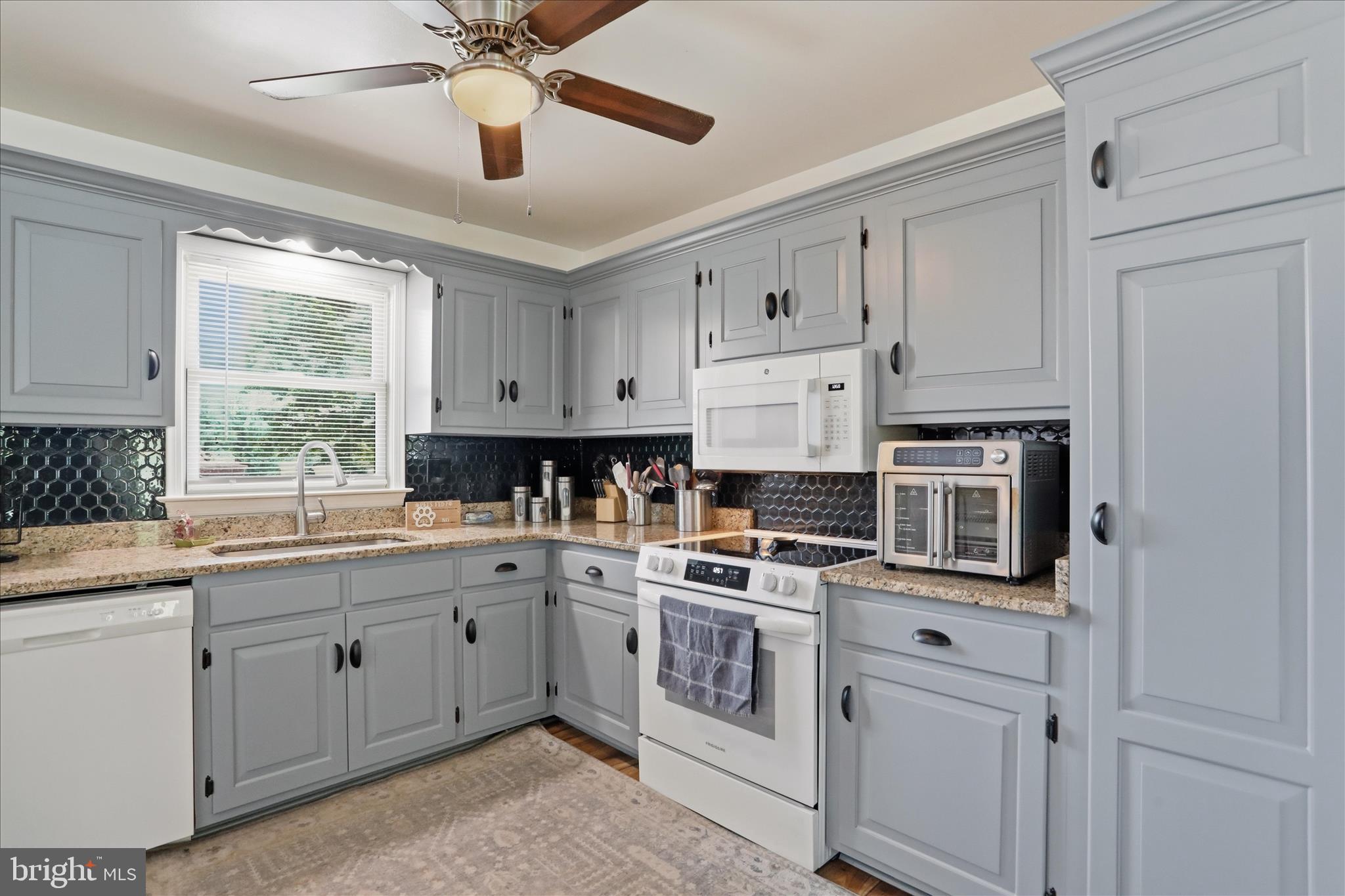 COOL HOLLOW ESTATES - Residential