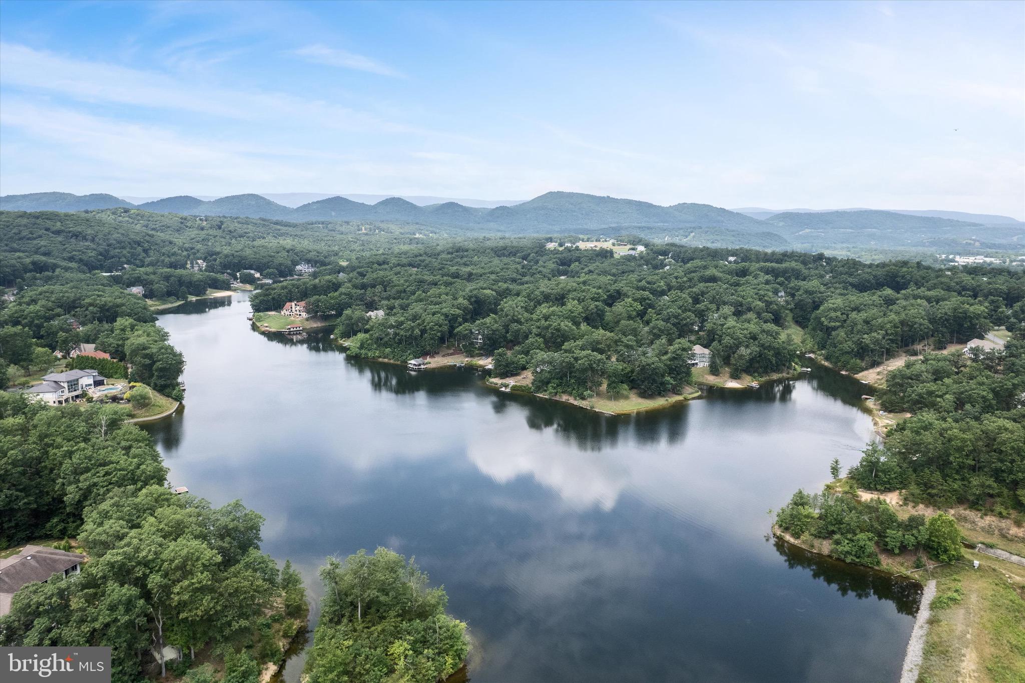 311 LAKESIDE LOOP