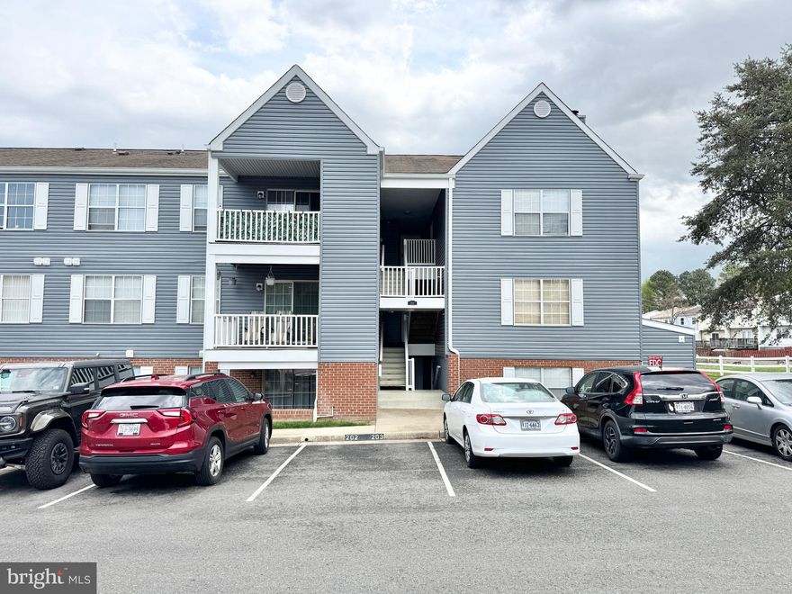 Recently renovated ground floor 2 bedroom condo in Sunningdale Meadows. Hardwood floors throughout with a stand alone decorative electric fireplace. Well appointed bathrooms with tile and glass door shower, upgraded vanities. The family room opens onto a covered outdoor patio. The kitchen has been updated with granite, appliances, cabinets. The neighborhood has a swimming pool, clubhouse and basketball courts. Only a short walk to the shops and restaurants and a commuter lot. Handy to Quantico.