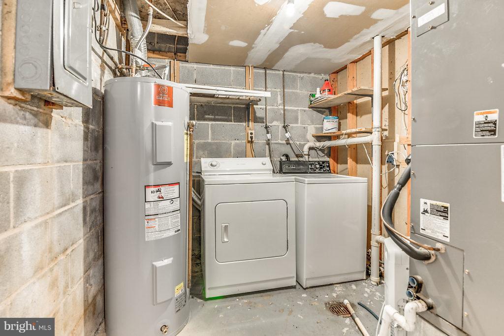 FAIRFAX PLAZA - Residential Lease