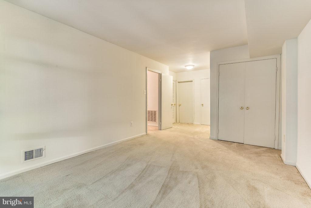 FAIRFAX PLAZA - Residential Lease