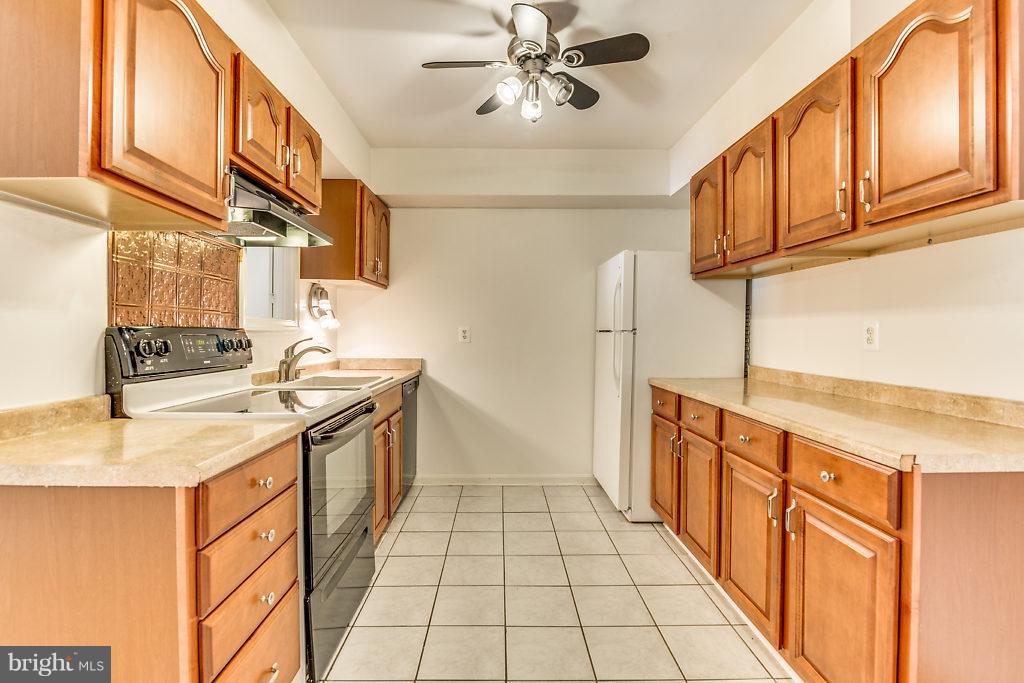 FAIRFAX PLAZA - Residential Lease