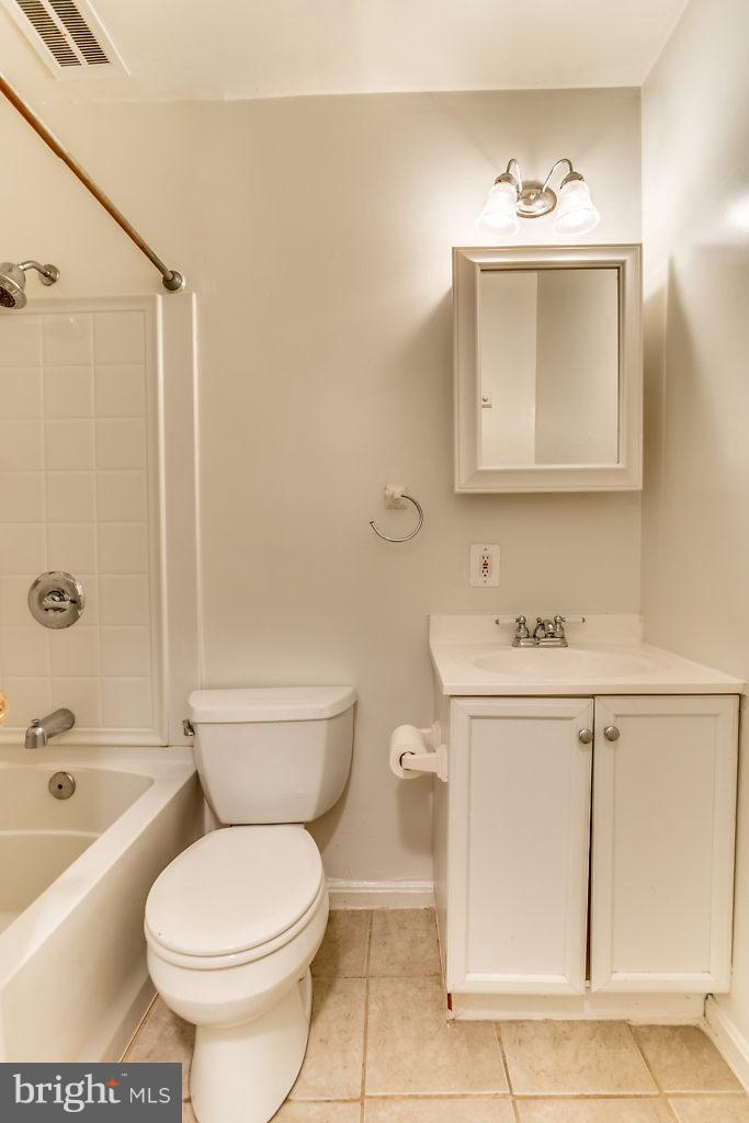 FAIRFAX PLAZA - Residential Lease