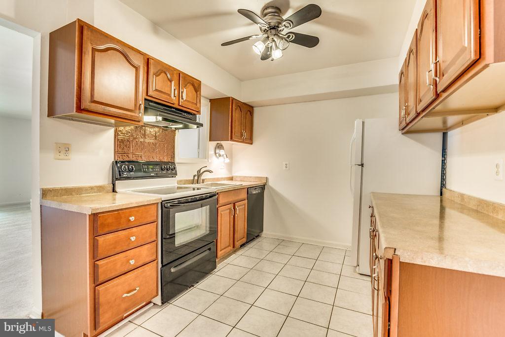 FAIRFAX PLAZA - Residential Lease