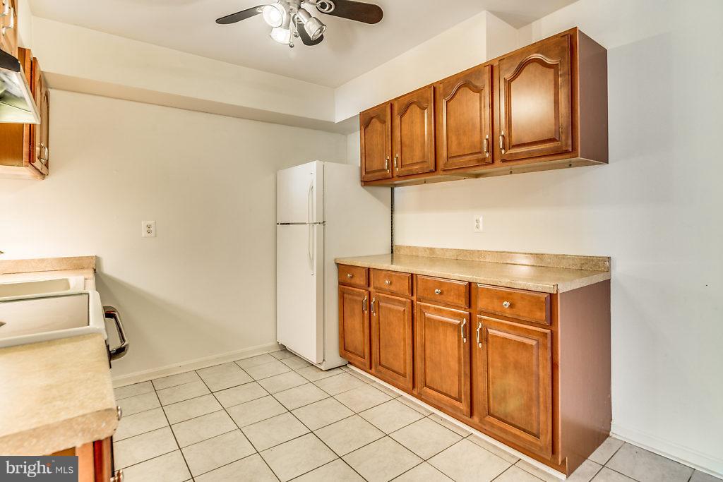 FAIRFAX PLAZA - Residential Lease