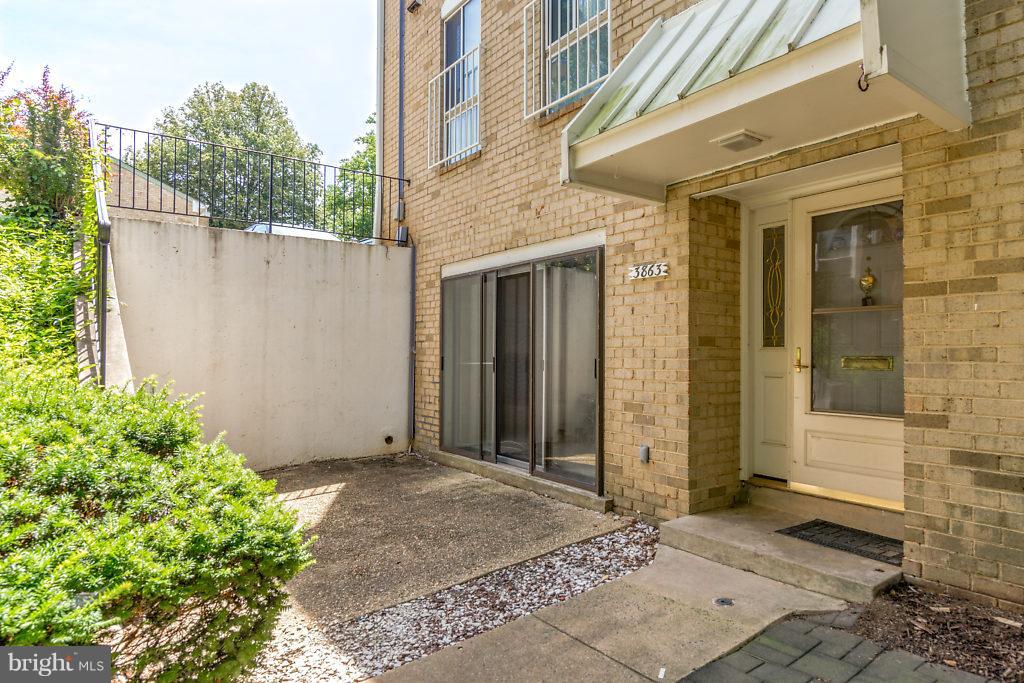 FAIRFAX PLAZA - Residential Lease