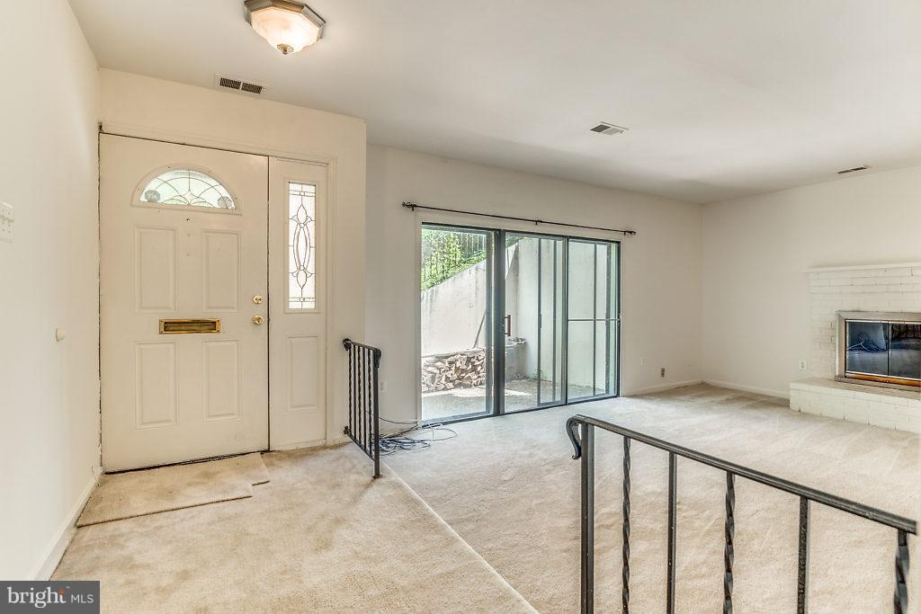 FAIRFAX PLAZA - Residential Lease