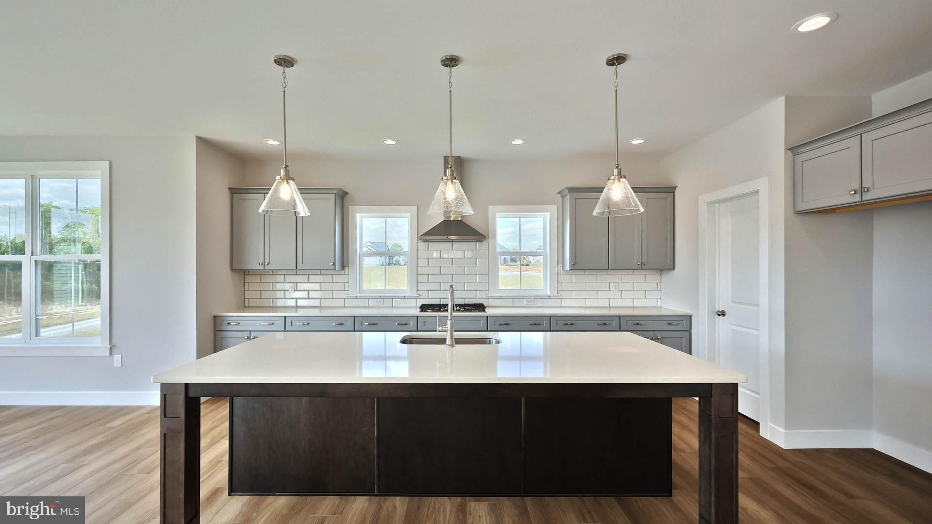 SUMMER LAYNE - Residential