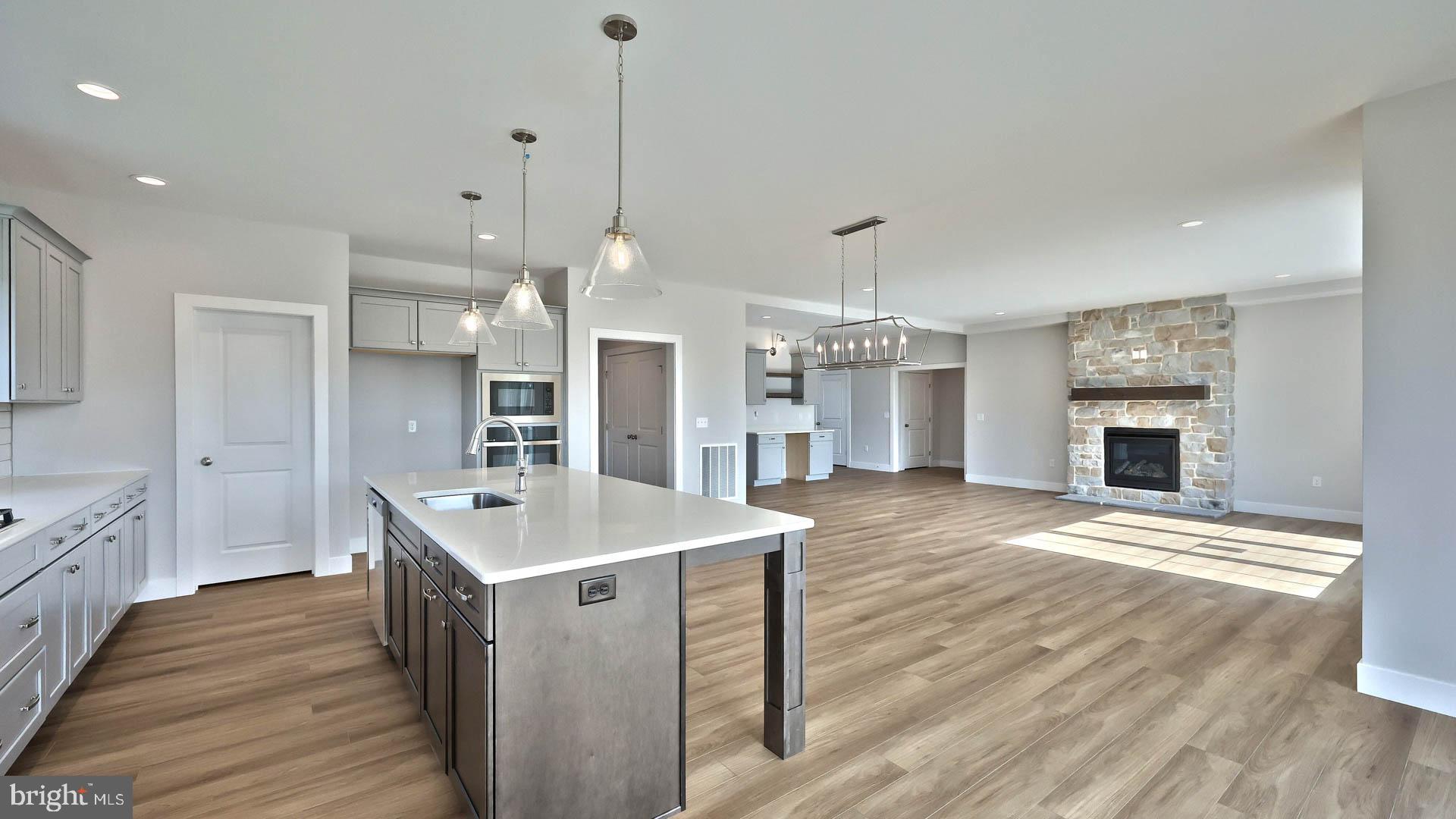 SUMMER LAYNE - Residential