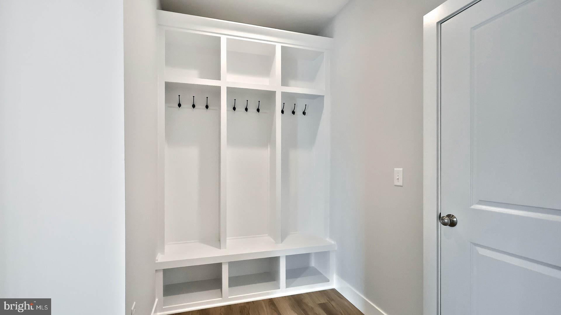 SUMMER LAYNE - Residential