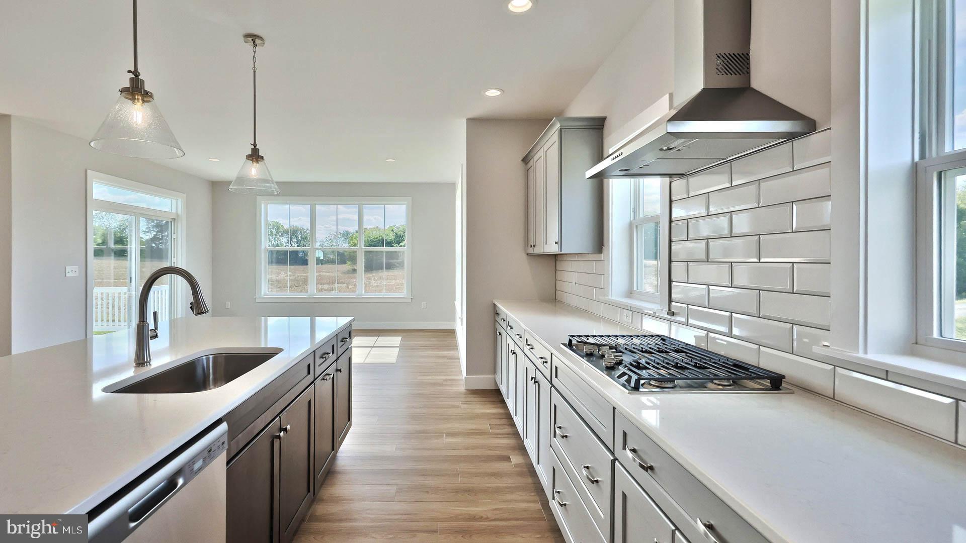 SUMMER LAYNE - Residential