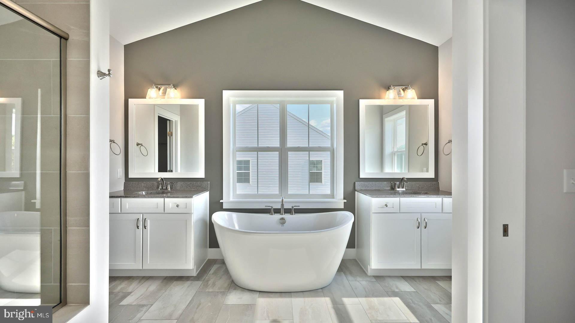 SUMMER LAYNE - Residential