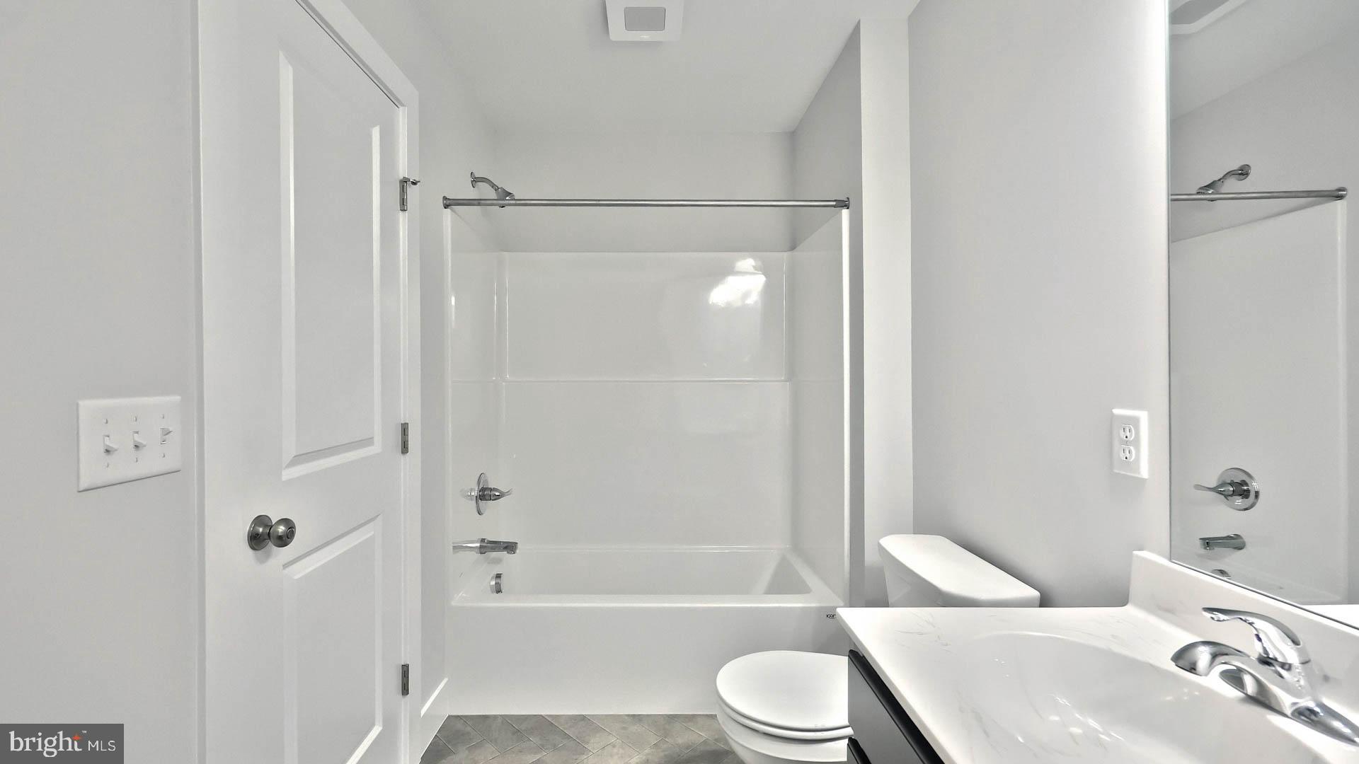 SUMMER LAYNE - Residential