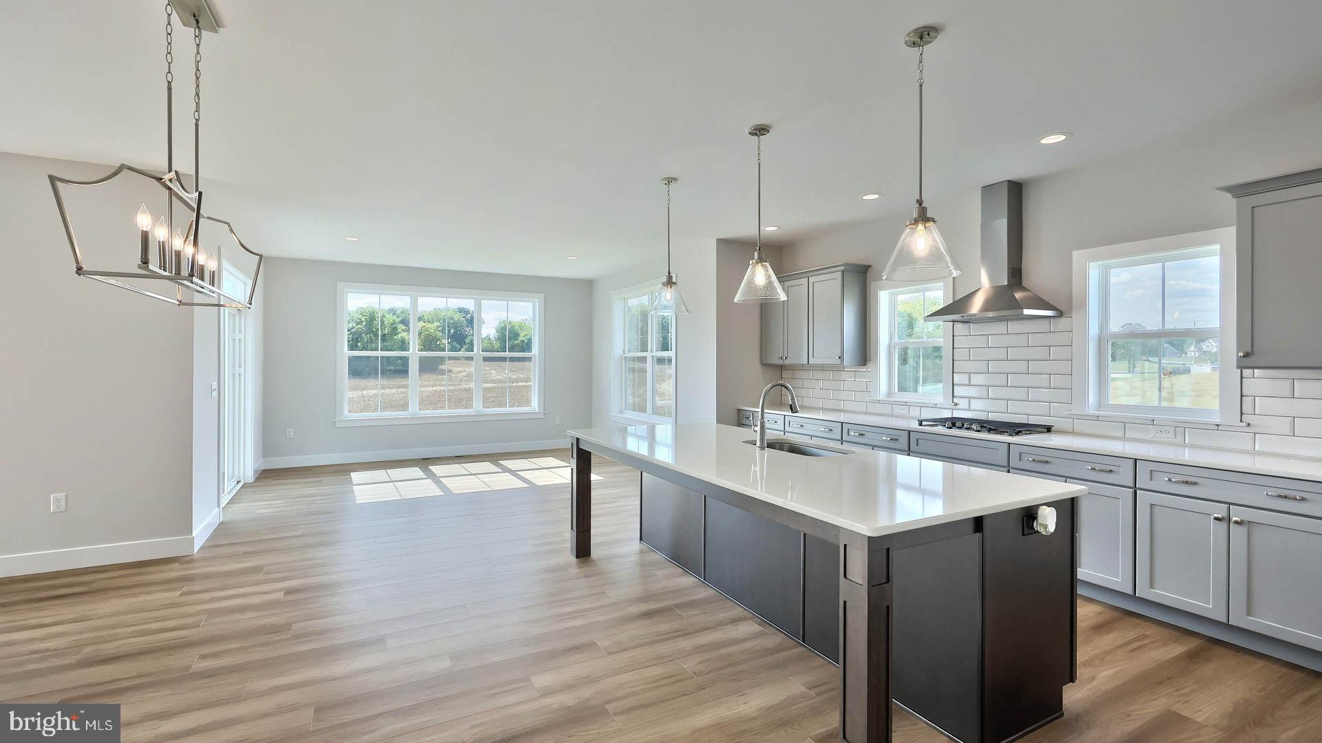 SUMMER LAYNE - Residential