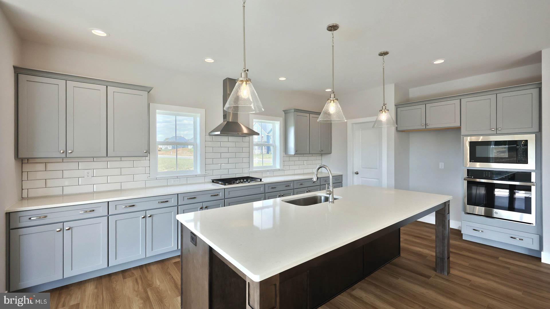 SUMMER LAYNE - Residential