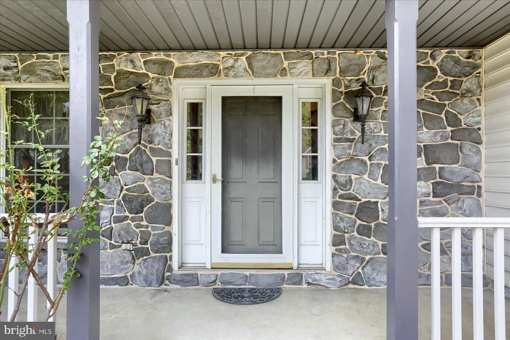 Photo of 1341 HICKORY RUN DR, ELIZABETHTOWN, PA 17022 (MLS # PALA2037826)