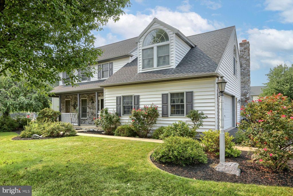 Photo of 1341 HICKORY RUN DR, ELIZABETHTOWN, PA 17022 (MLS # PALA2037826)