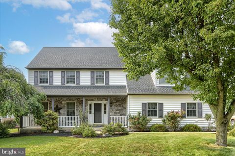 Photo of 1341 HICKORY RUN DR, ELIZABETHTOWN, PA 17022 (MLS # PALA2037826)