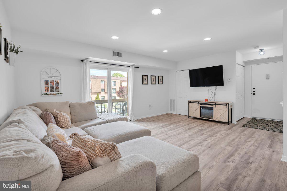 DELAIRE LANDING - Residential