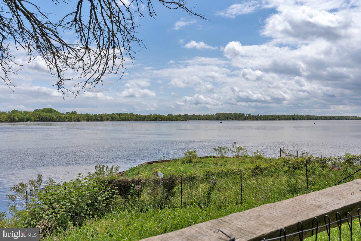 DELAIRE LANDING - Residential