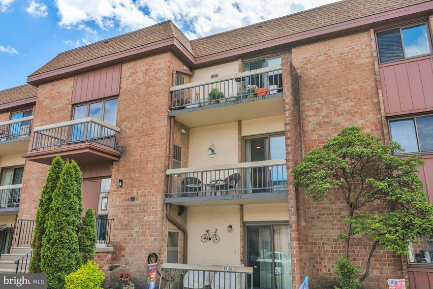 Welcome to this stunningly updated 2 bedroom, 2 bath,  with a private balcony in the highly desirable Delaire Landing community. This move-in ready home showcases fresh neutral paint,  recessed lighting, brand-new wood style flooring t/o, updated kitchen, bathrooms,  and a new oversized slider glass door that leads to the balcony that allows an array of natural light t/o the entire unit,  creating a bright and inviting atmosphere.  The updated kitchen is designed for both style and functionality with bright white cabinetry, subway tile backsplash, granite countertop,  completed with a gas range, dishwasher, and a convenient pass-through opening to the main living space—perfect for everyday living and effortless entertaining. The spacious living and dining area flows seamlessly together, offering an open-concept feel ideal for relaxing or hosting guests and leads to the balcony that can accommodate outdoor living space.  The two  generously sized bedrooms feature ceiling fans and ample closet space. The primary bedroom offers a large walk-in closet and it's own en suite bathroom with custom glass shower door. Also there is a 3-piece hallway bathroom as well which has been recently updated.  Enjoy low-maintenance living with access to Delaire Landing’s exceptional amenities, including a pool, fitness center, tennis courts, and more. Conveniently located near shopping, dining, and major commuter routes, this is a fantastic opportunity to own in one of the area’s most sought-after communities.