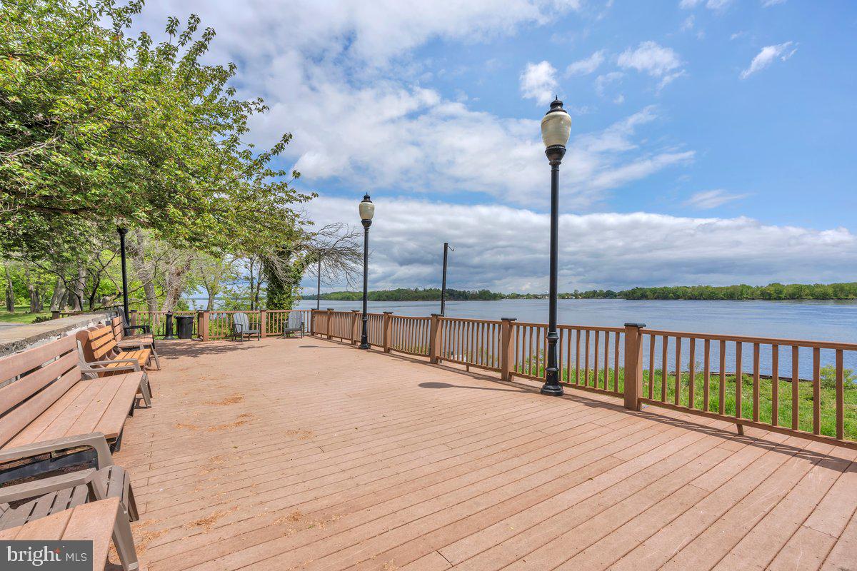 DELAIRE LANDING - Residential