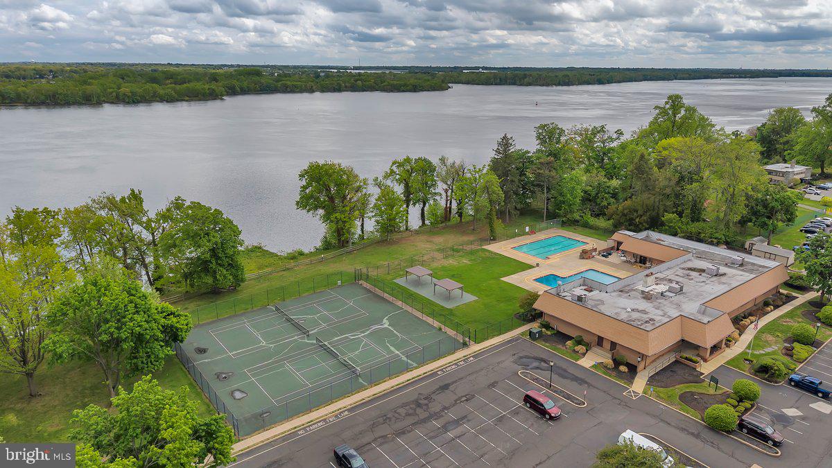 DELAIRE LANDING - Residential