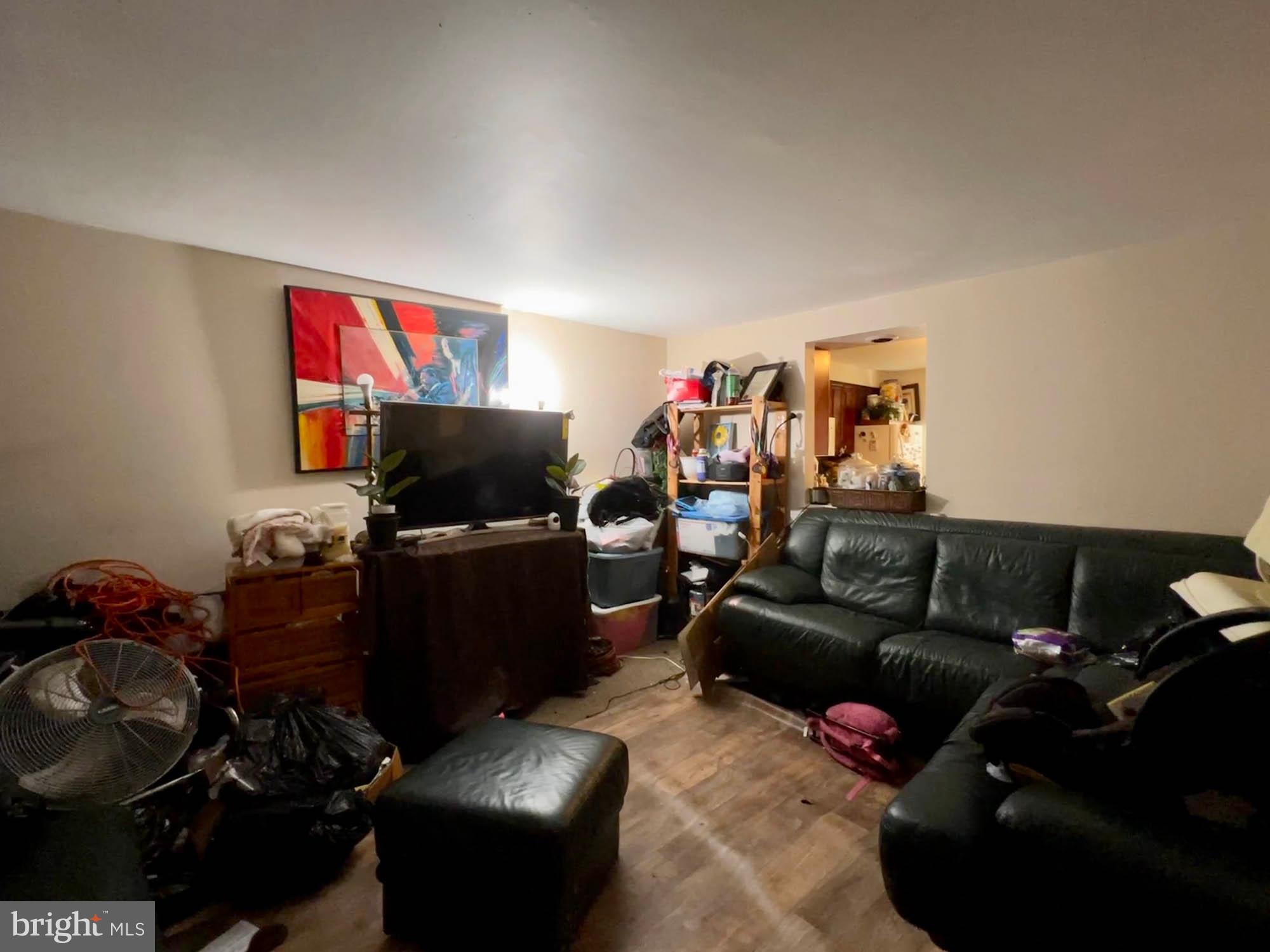 VAN DYKE MANOR - Residential