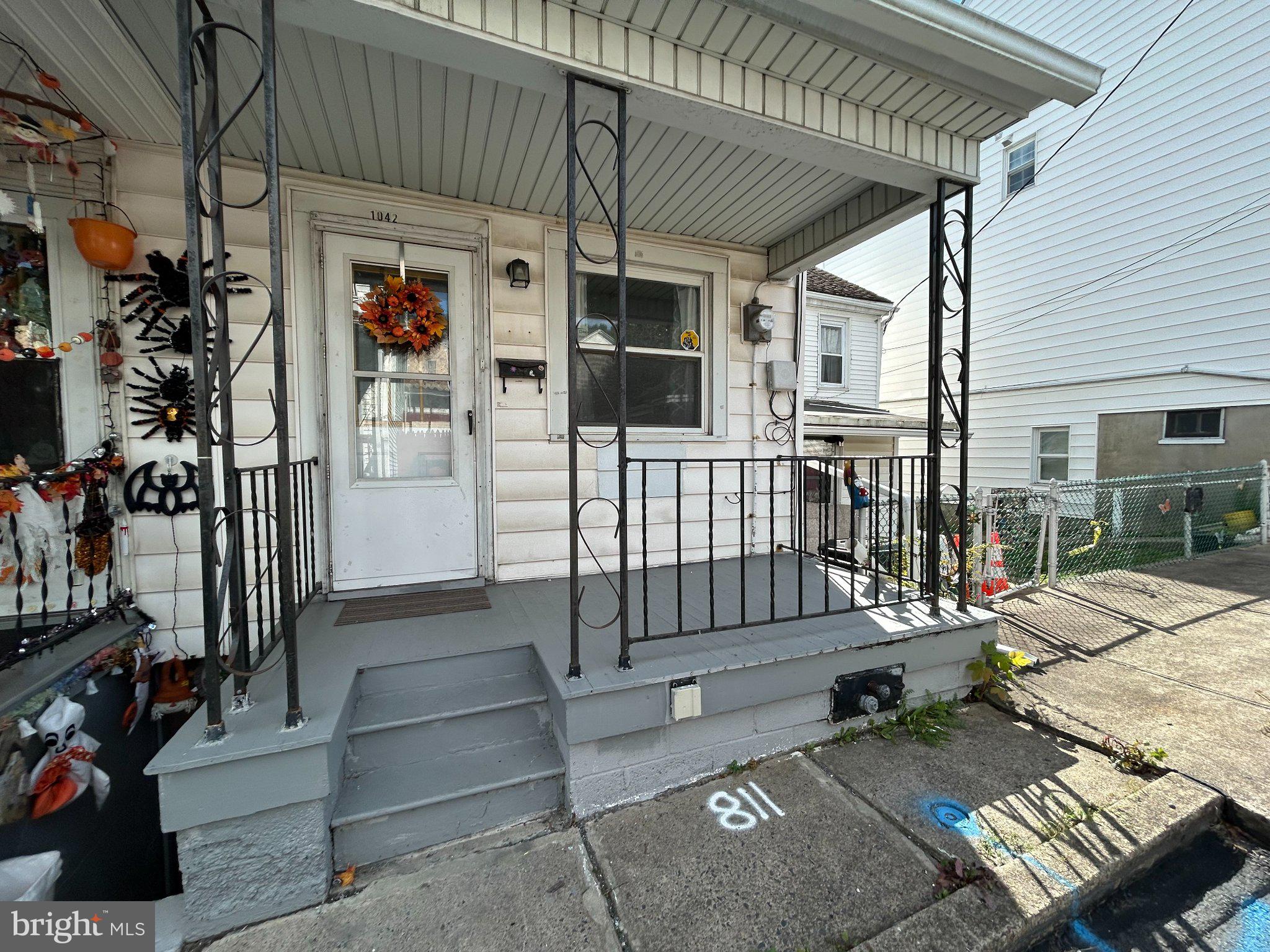 1042 W WATER STREET