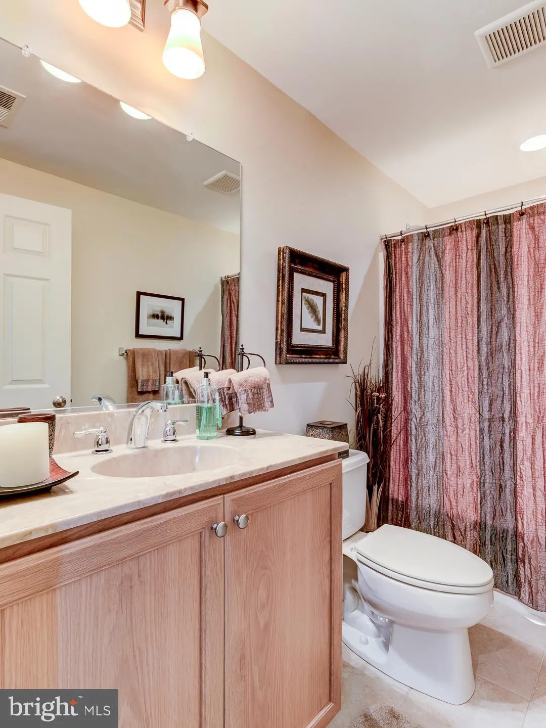Oxford, Pennsylvania 19363, United States, 4 Bedrooms Bedrooms, ,4 BathroomsBathrooms,Residential,Pending,43198