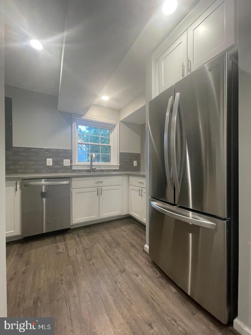 LANDMARK SQUARE - Residential Lease