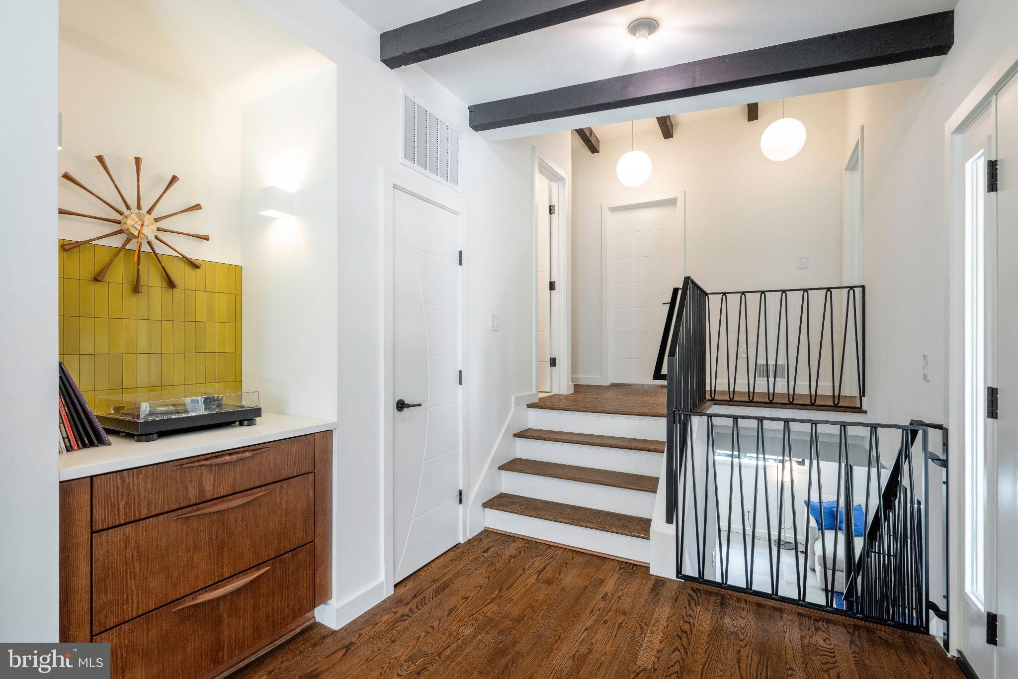 LAKE BARCROFT - Residential