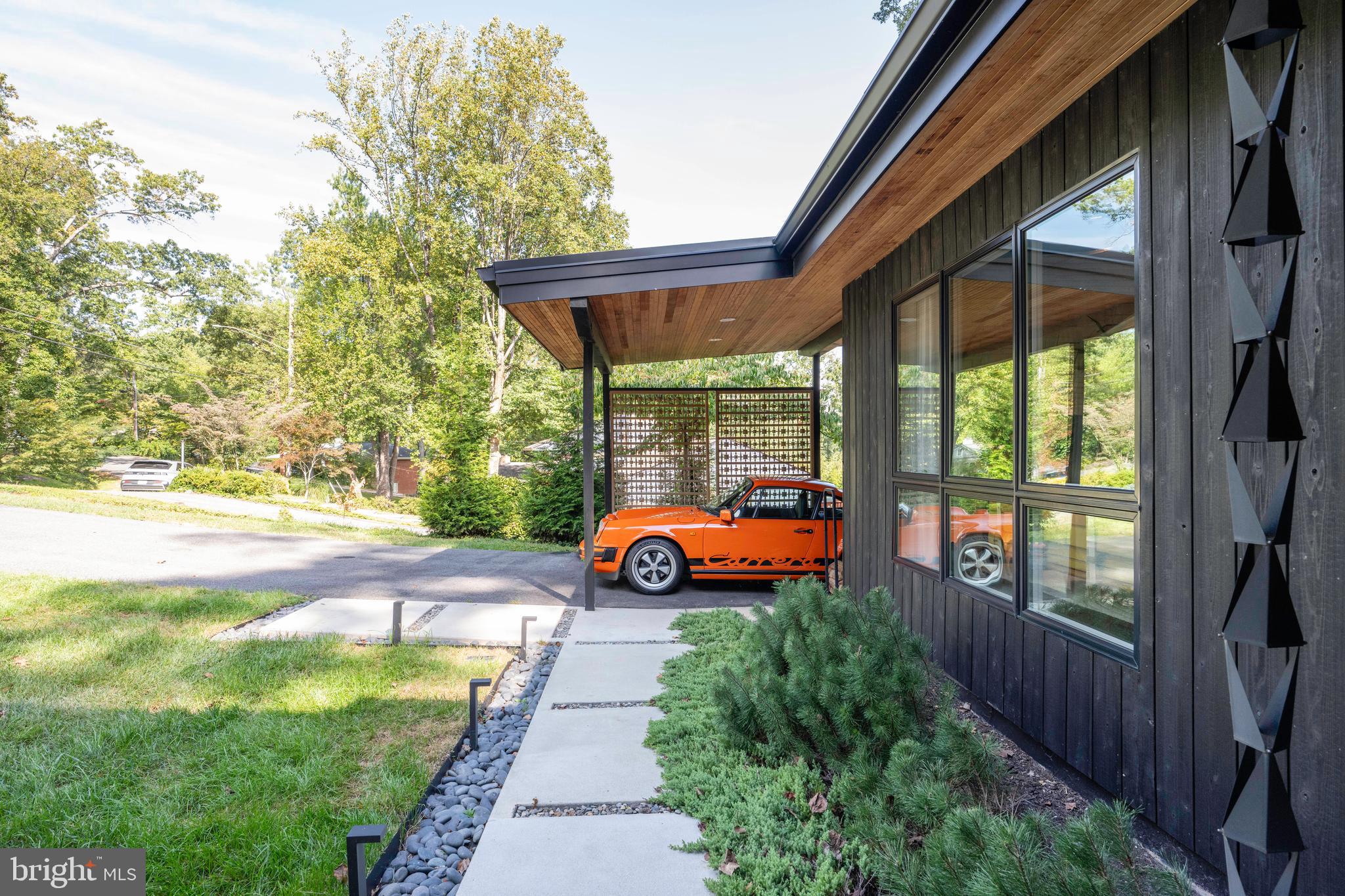 LAKE BARCROFT - Residential