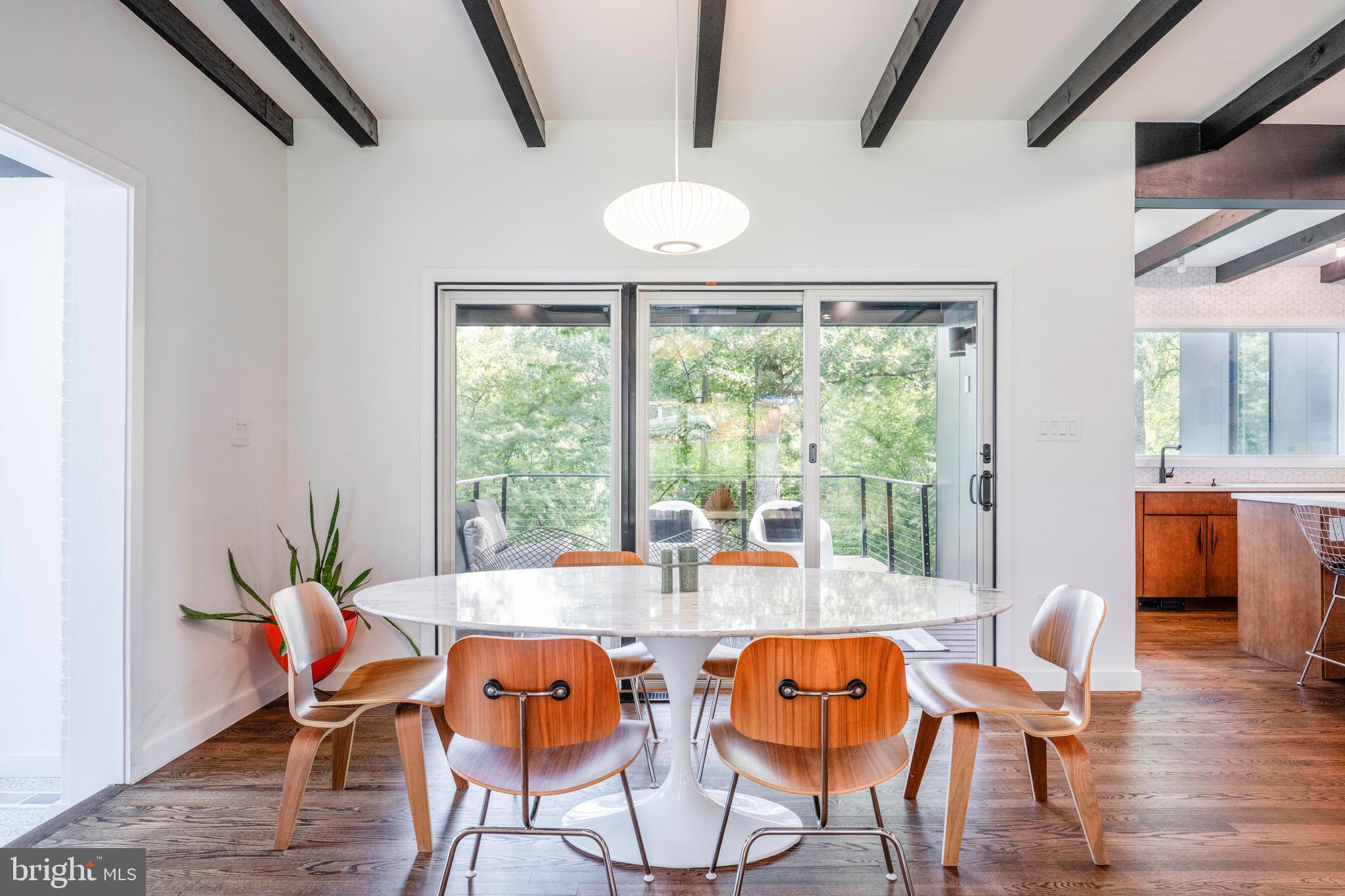 LAKE BARCROFT - Residential