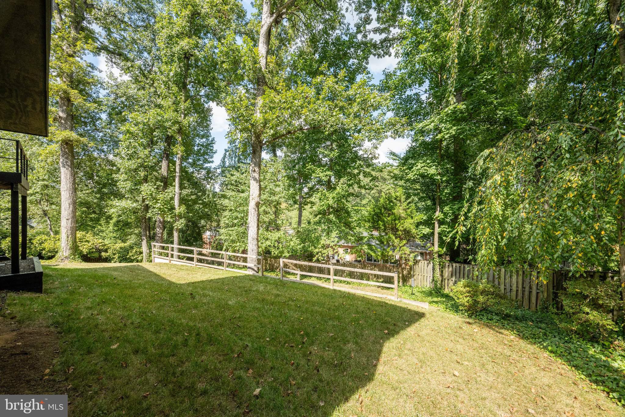 LAKE BARCROFT - Residential