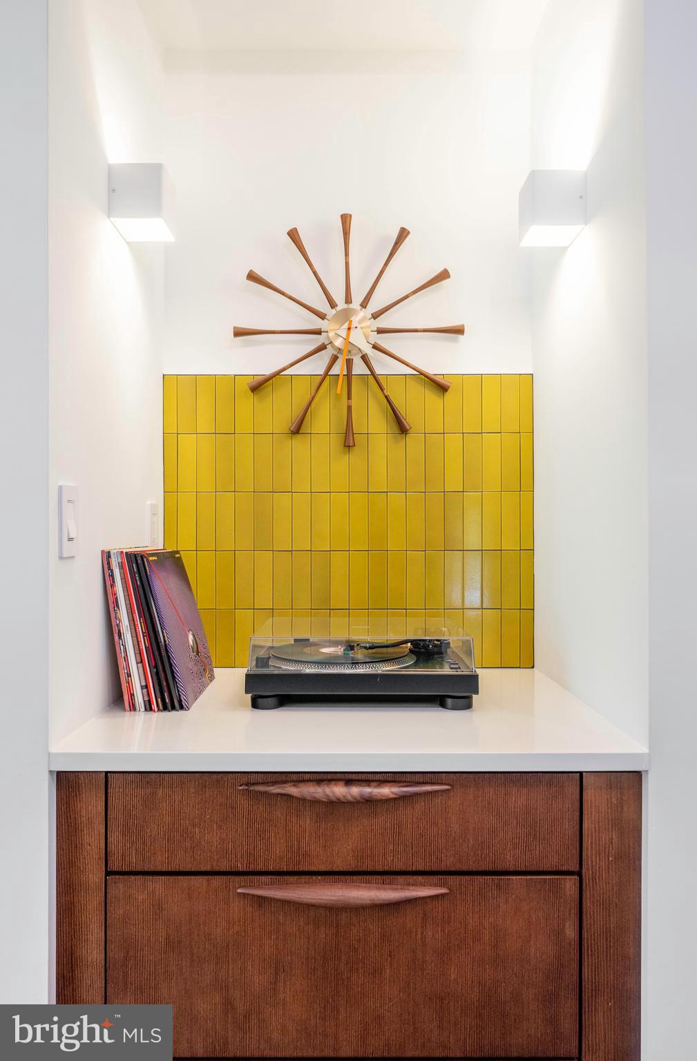 LAKE BARCROFT - Residential