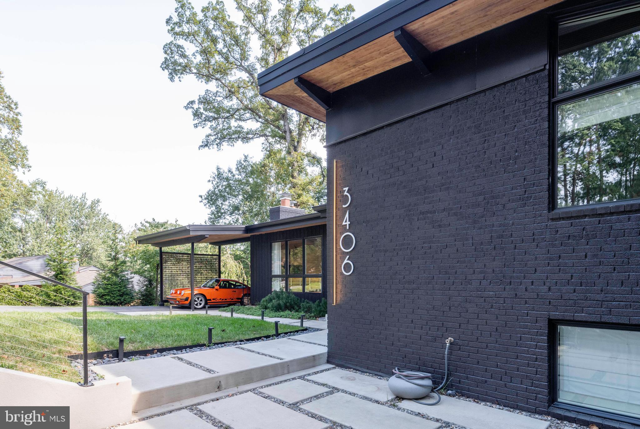 LAKE BARCROFT - Residential