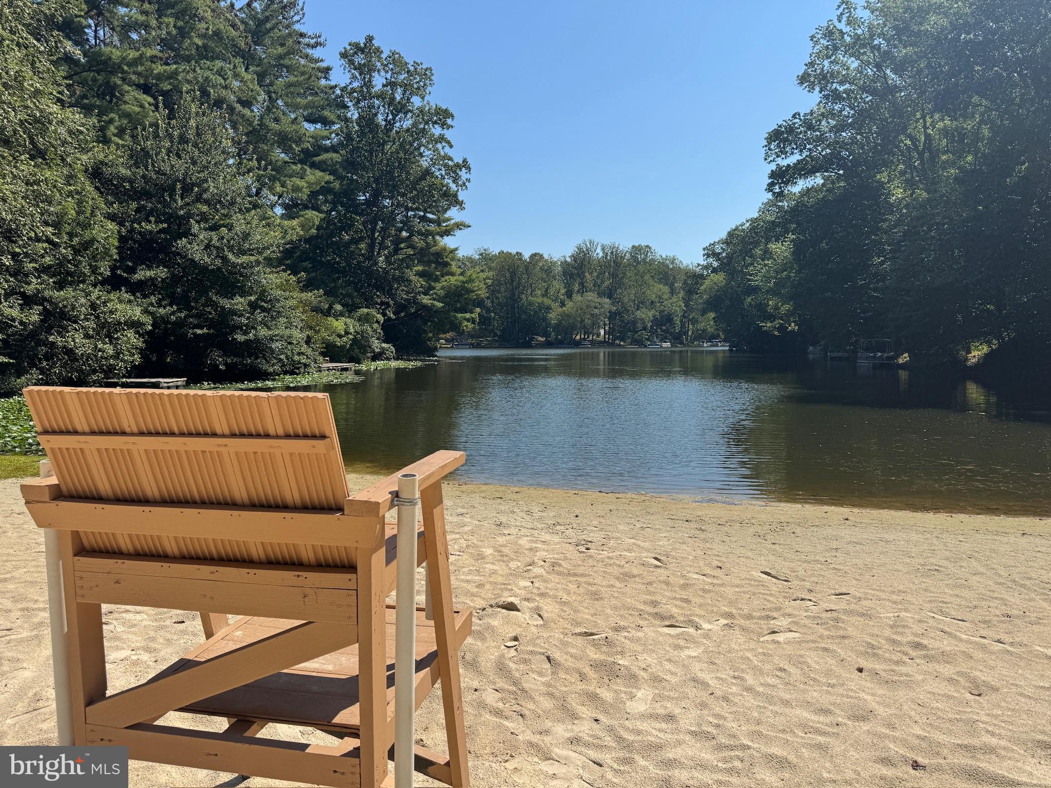 LAKE BARCROFT - Residential