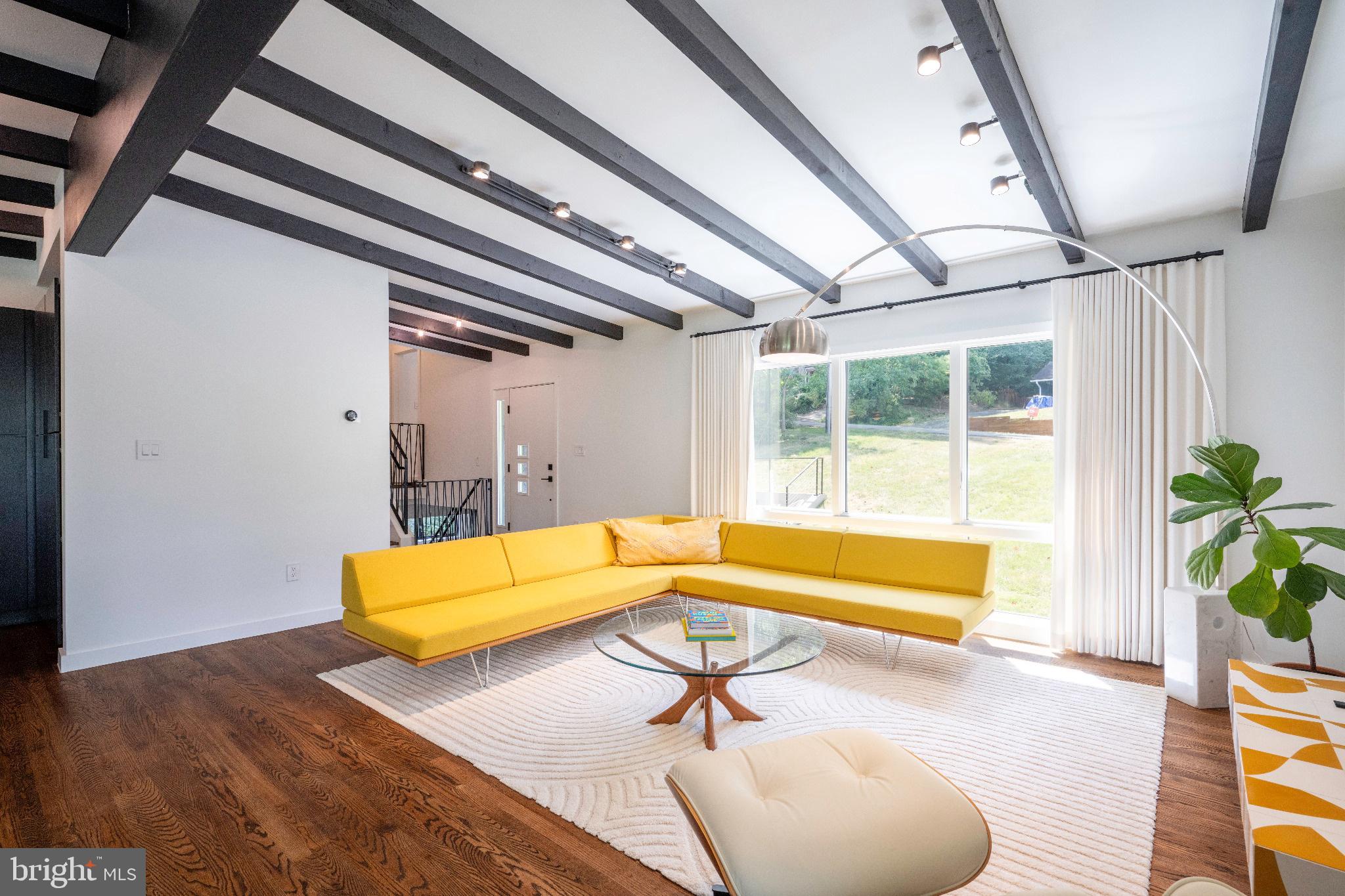 LAKE BARCROFT - Residential