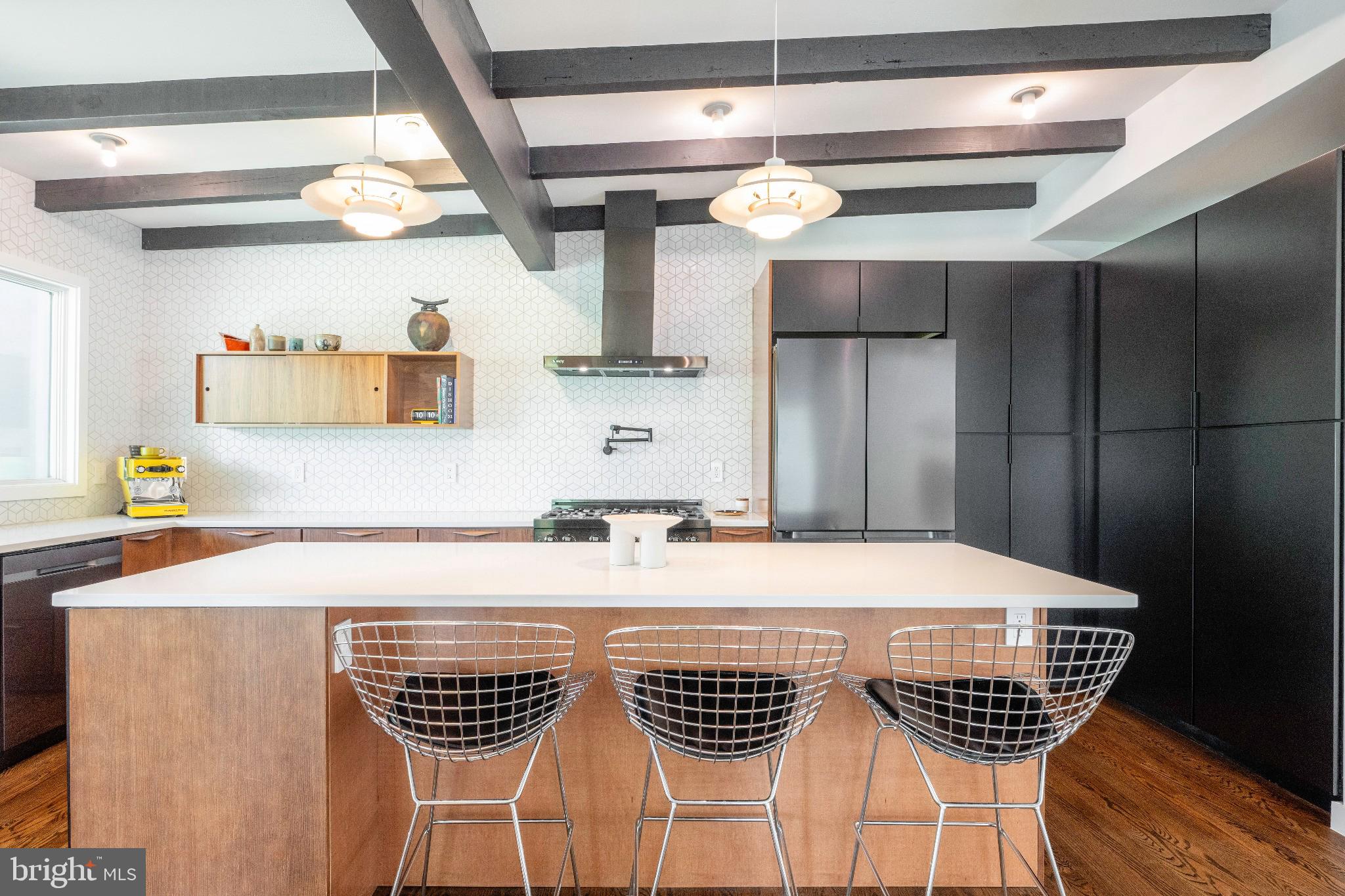 LAKE BARCROFT - Residential