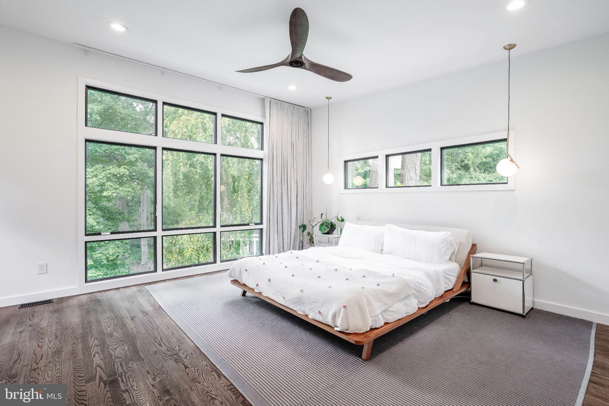 LAKE BARCROFT - Residential