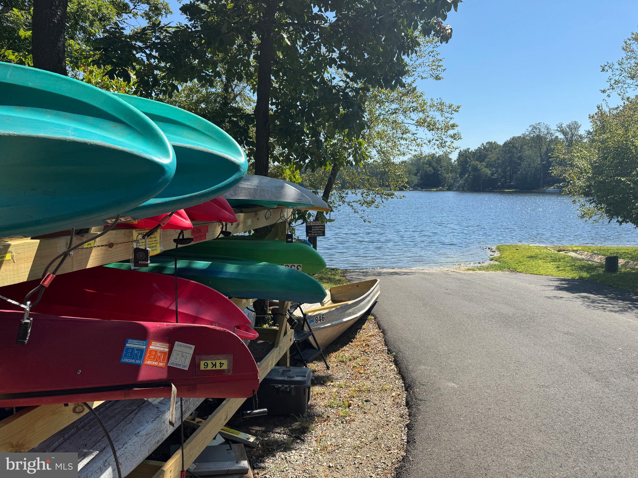 LAKE BARCROFT - Residential