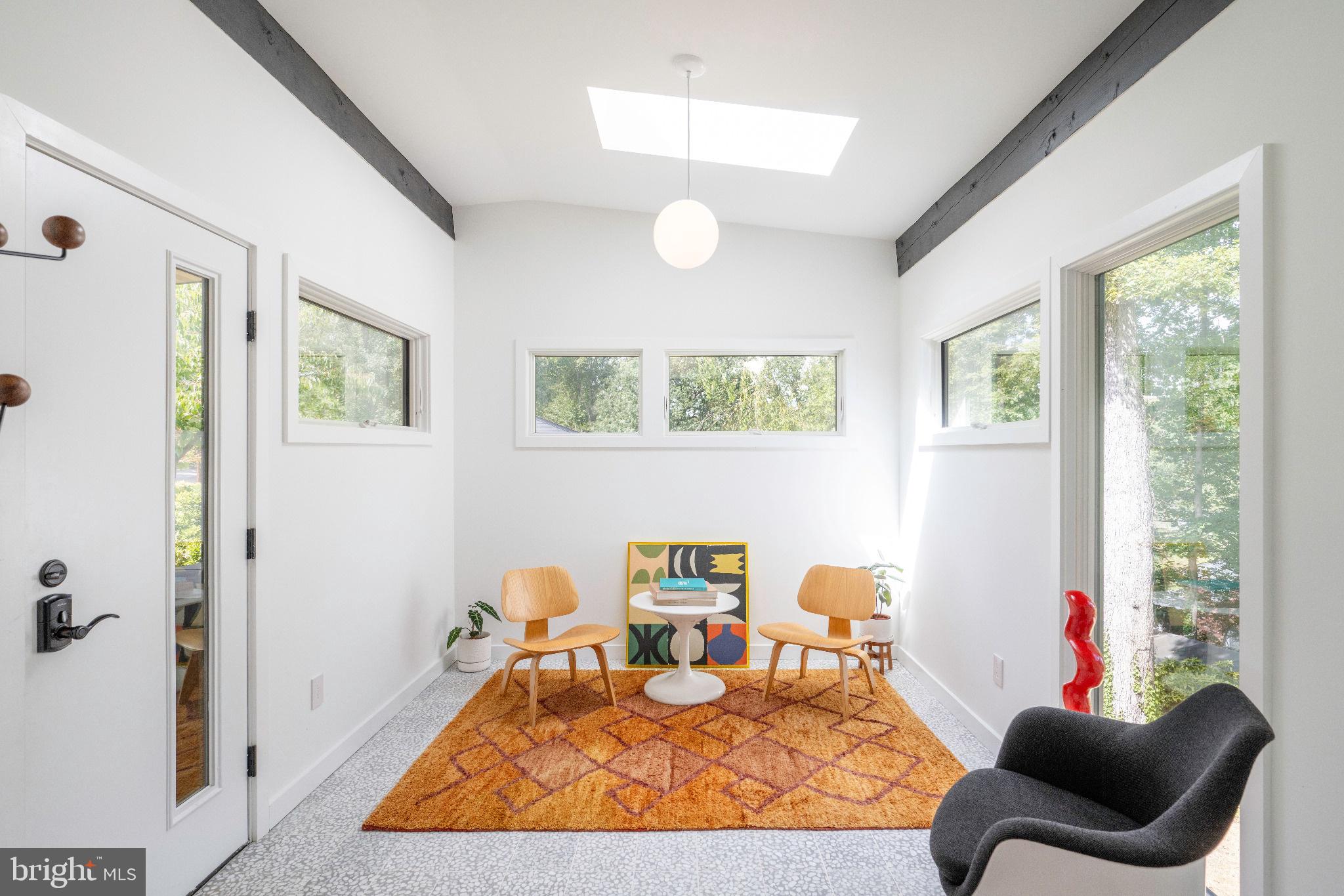 LAKE BARCROFT - Residential